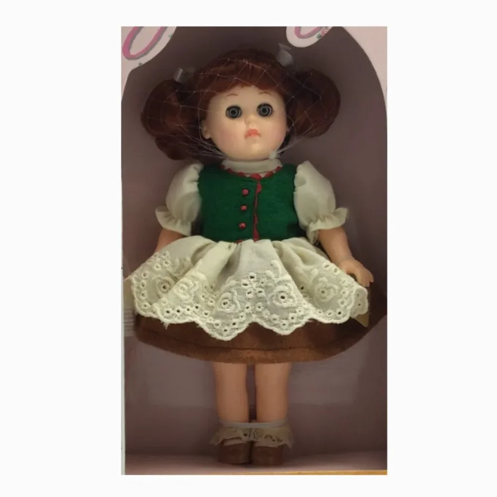 Ginny Vogue Beautiful Gretel 1984 Dakin Collectible Ornamental Character Display - Picture 1 of 12